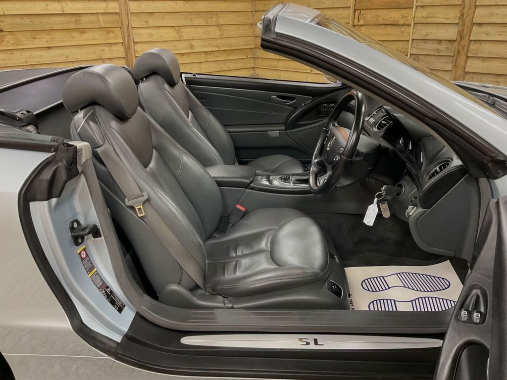 Used Mercedes-Benz SL 2004 for sale - 76617571: Photo 15