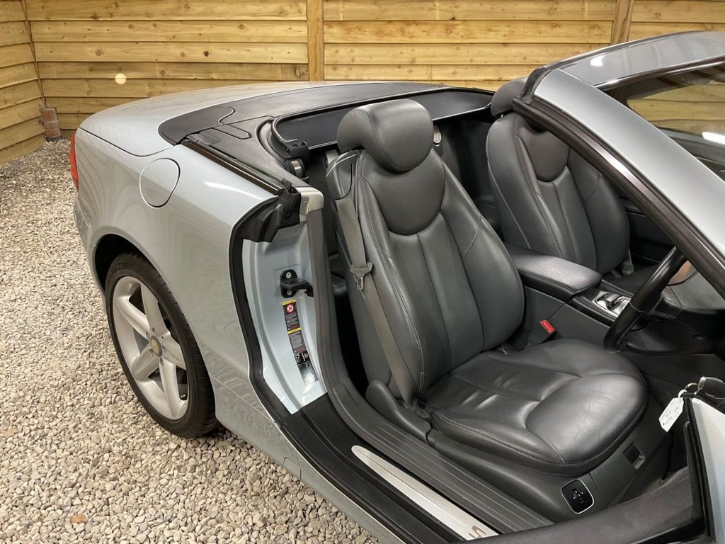 Used Mercedes-Benz SL 2004 for sale - 76617571: Photo 17