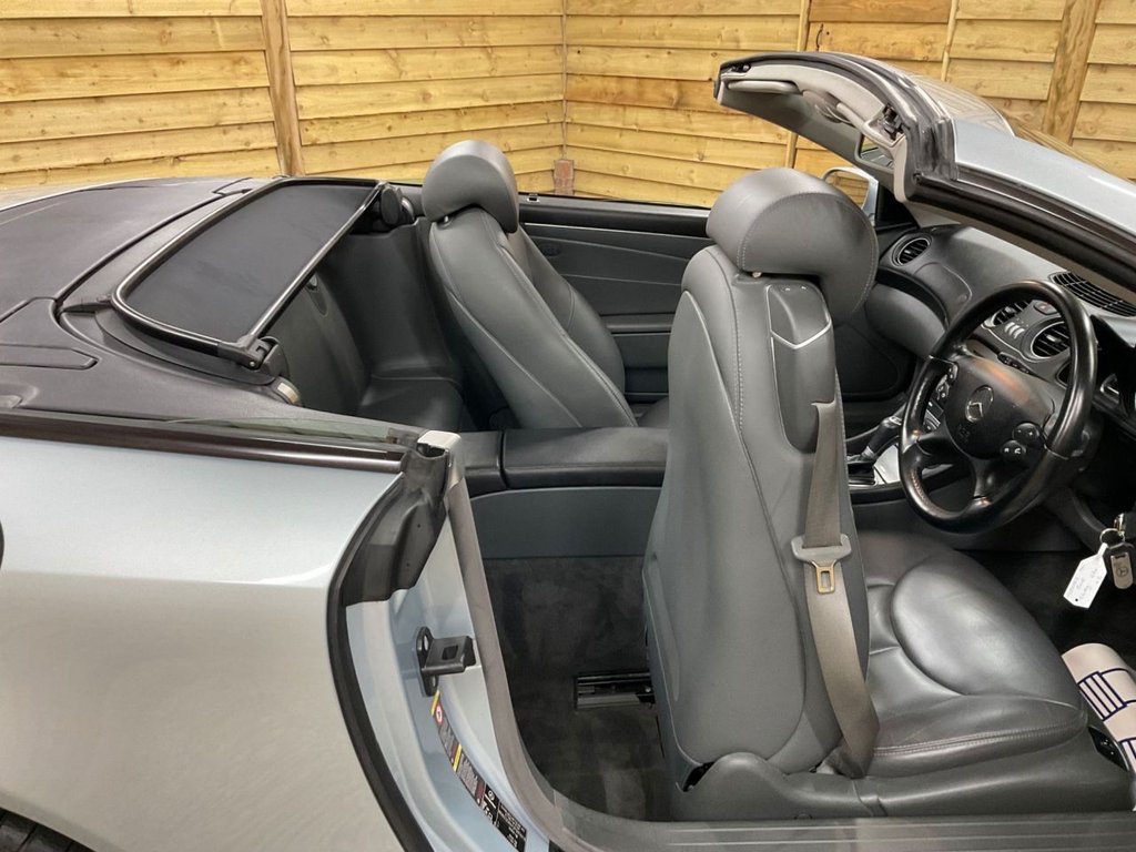 Used Mercedes-Benz SL 2004 for sale - 76617571: Photo 19
