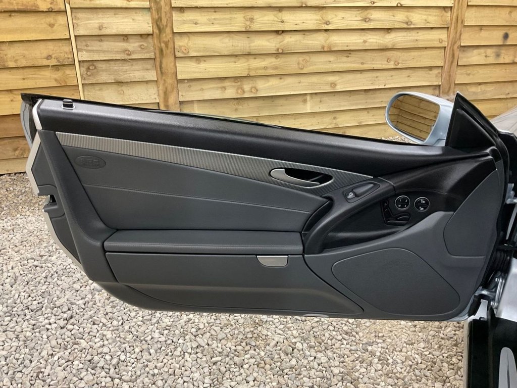 Used Mercedes-Benz SL 2004 for sale - 76617571: Photo 22