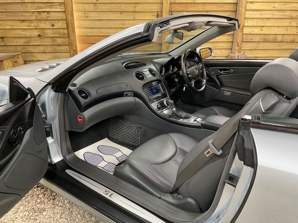 Used Mercedes-Benz SL 2004 for sale - 76617571: Photo 24