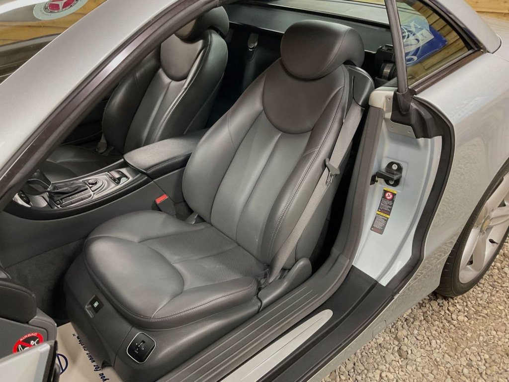 Used Mercedes-Benz SL 2004 for sale - 76617571: Photo 27