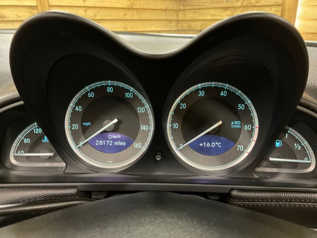 Used Mercedes-Benz SL 2004 for sale - 76617571: Photo 35