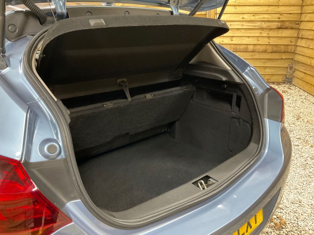 Used Vauxhall Astra 2010 for sale - 77631565: Photo 42