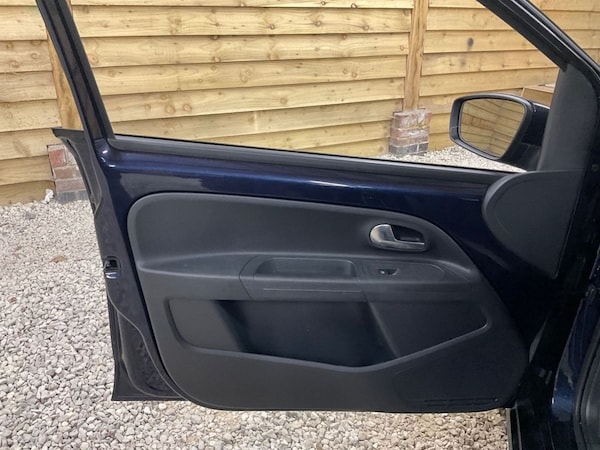 Used Volkswagen up! 2015 for sale - 75602533: Photo 17
