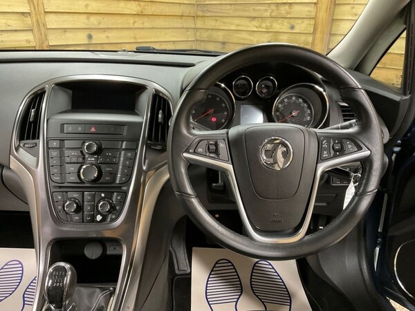 Used Vauxhall Astra 2010 for sale - 76236000: Photo 25