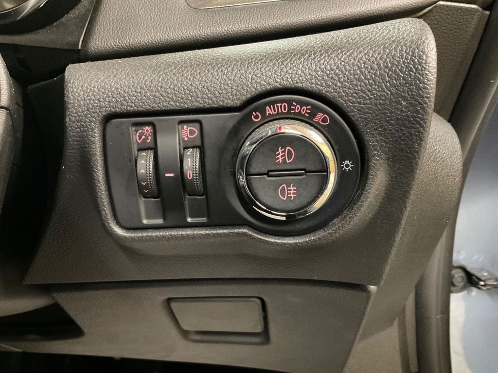 Used Vauxhall Astra 2010 for sale - 76236000: Photo 31