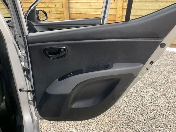 Used Hyundai i10 2012 for sale - 75286603: Photo 14