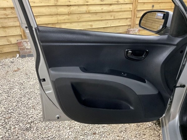 Used Hyundai i10 2012 for sale - 75286603: Photo 16