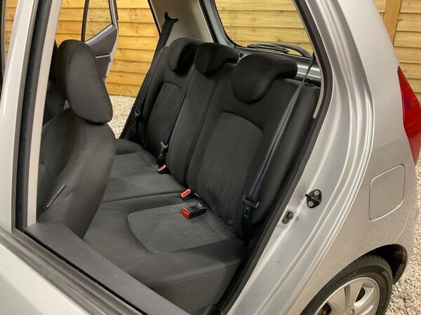 Used Hyundai i10 2012 for sale - 75286603: Photo 21