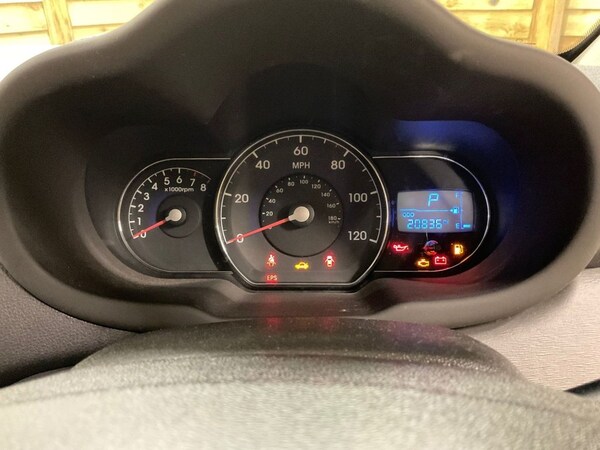 Used Hyundai i10 2012 for sale - 75286603: Photo 29