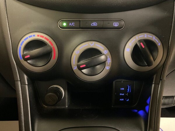 Used Hyundai i10 2012 for sale - 75286603: Photo 35