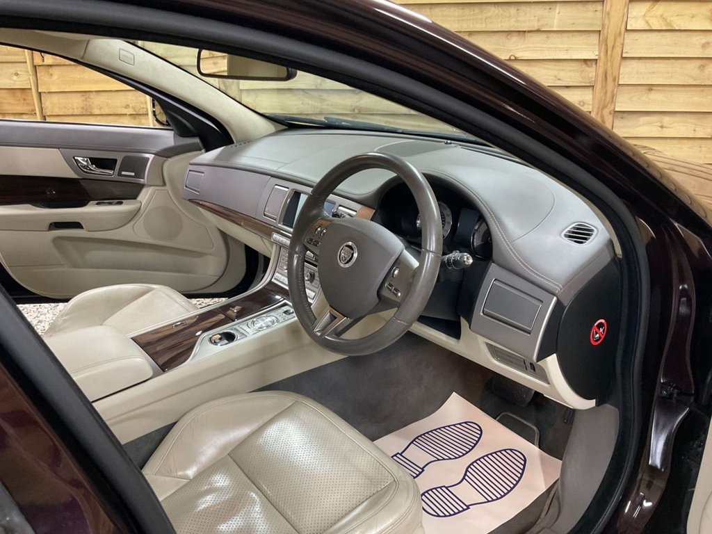 Used Jaguar XF 2010 for sale - 77981466: Photo 15