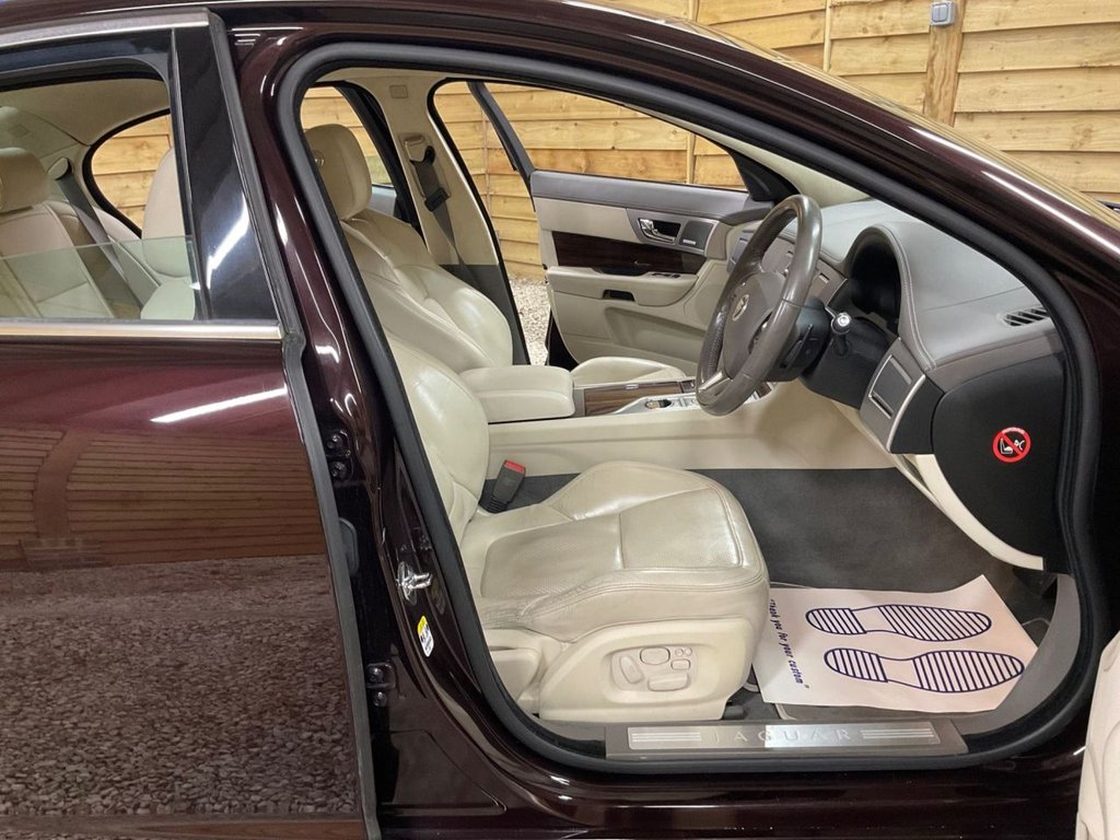 Used Jaguar XF 2010 for sale - 77981466: Photo 18