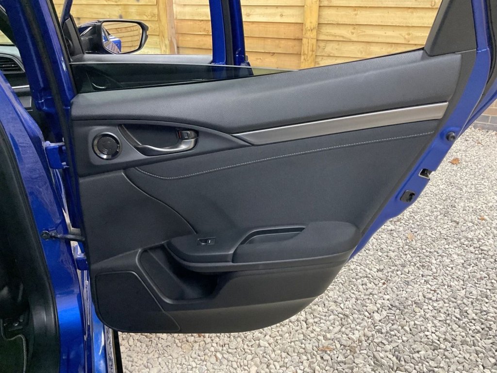 Used Honda Civic 2021 for sale - 76604943: Photo 15