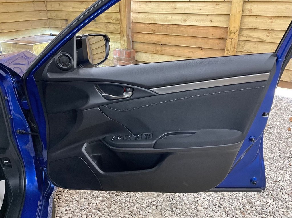 Used Honda Civic 2021 for sale - 76604943: Photo 9