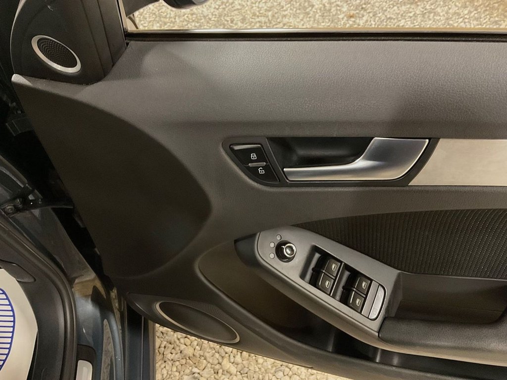 Used Audi A4 Avant 2010 for sale - 76429910: Photo 10