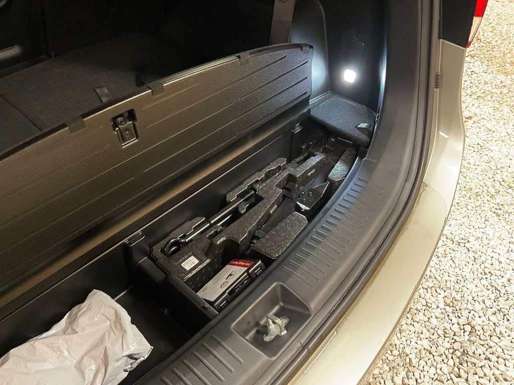 Used Kia Carens 2013 for sale - 76617627: Photo 46