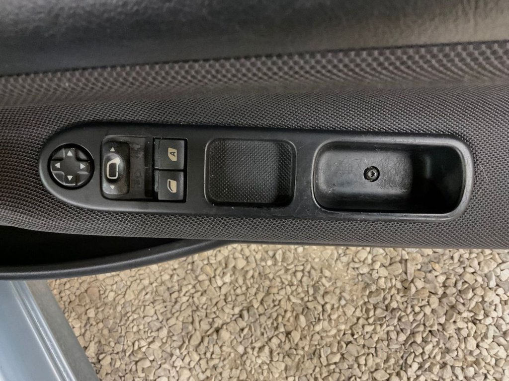 Used Peugeot 207 2011 for sale - 76610310: Photo 12