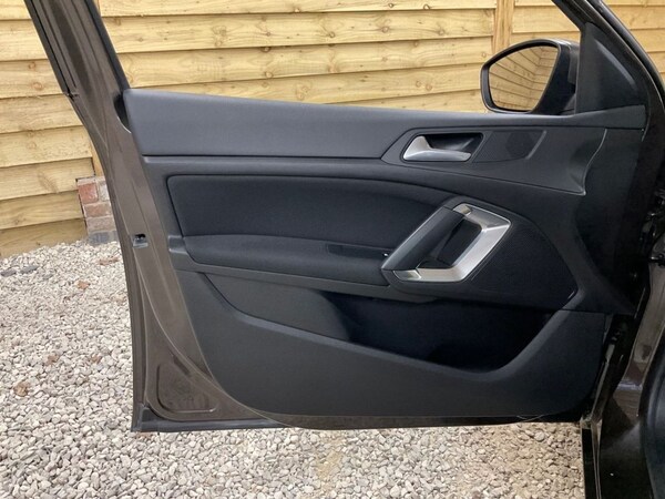 Used Peugeot 308 2015 for sale - 74746624: Photo 15