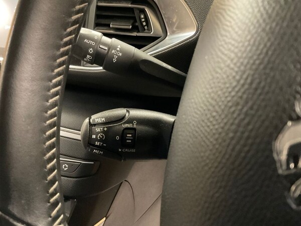 Used Peugeot 308 2015 for sale - 74746624: Photo 25