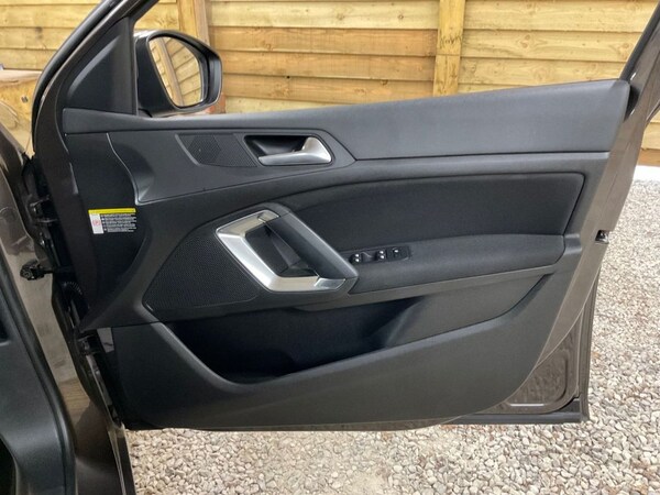 Used Peugeot 308 2015 for sale - 74746624: Photo 9