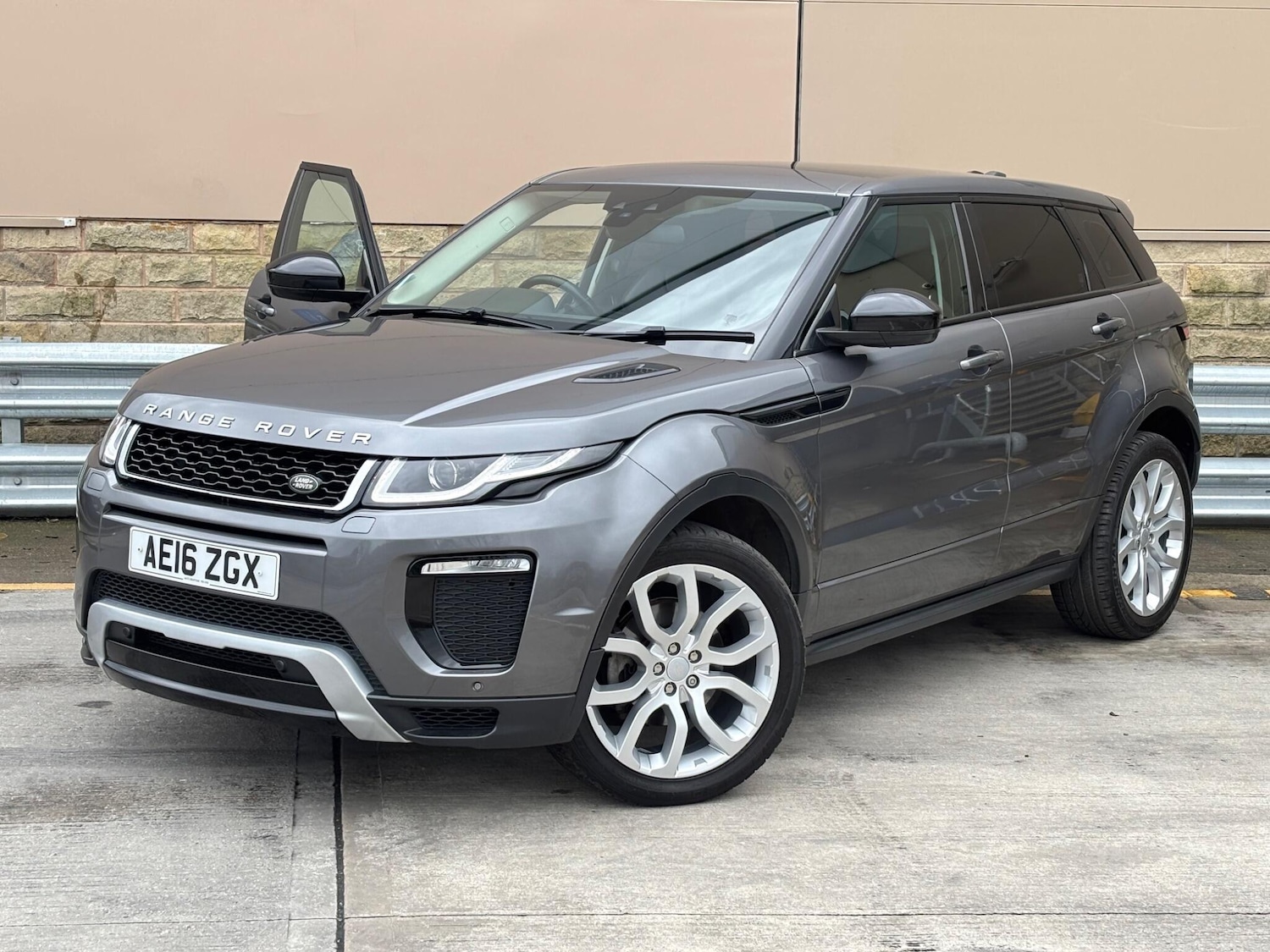 Used Land Rover Range Rover Evoque 2016 for sale - 77939347: Photo 2