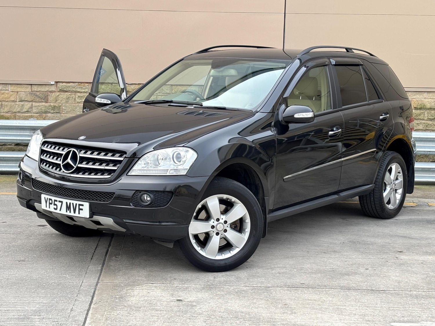 Used Mercedes-Benz M Class 2007 for sale - 77957267: Photo 2