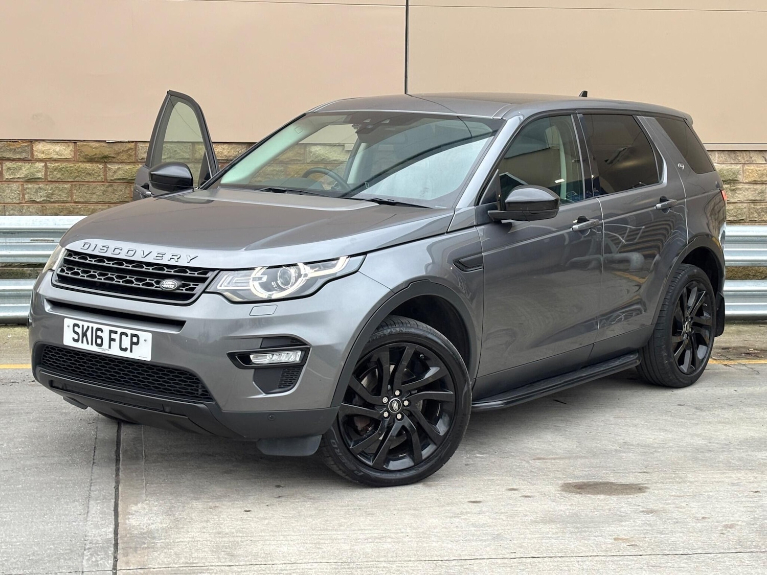Used Land Rover Discovery Sport 2016 for sale - 77120123: Photo 2