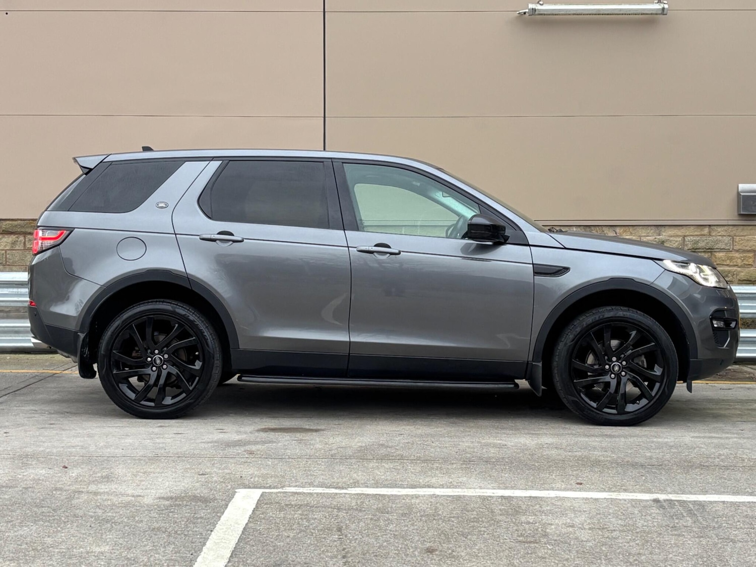 Used Land Rover Discovery Sport 2016 for sale - 77120123: Photo 5