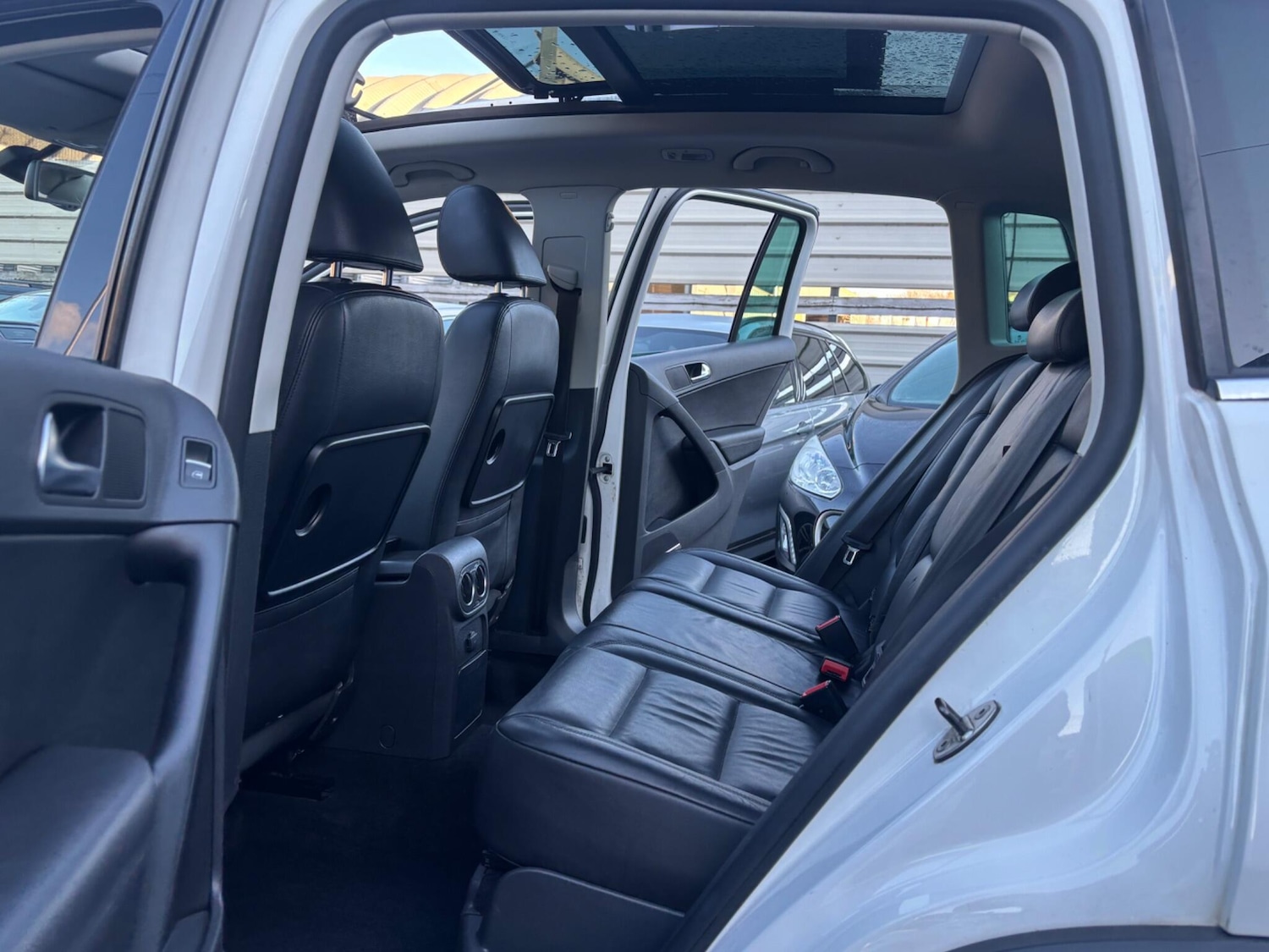 Used Volkswagen Tiguan 2010 for sale - 77242508: Photo 22