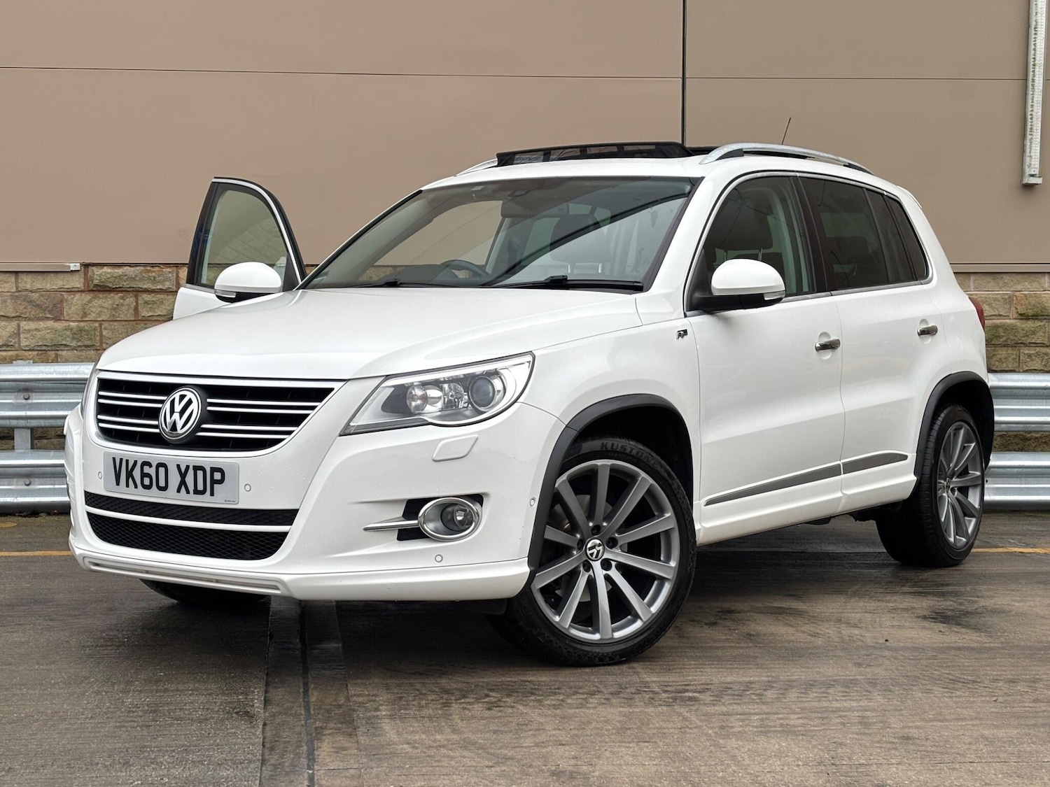 Used Volkswagen Tiguan 2010 for sale - 77242508: Photo 25