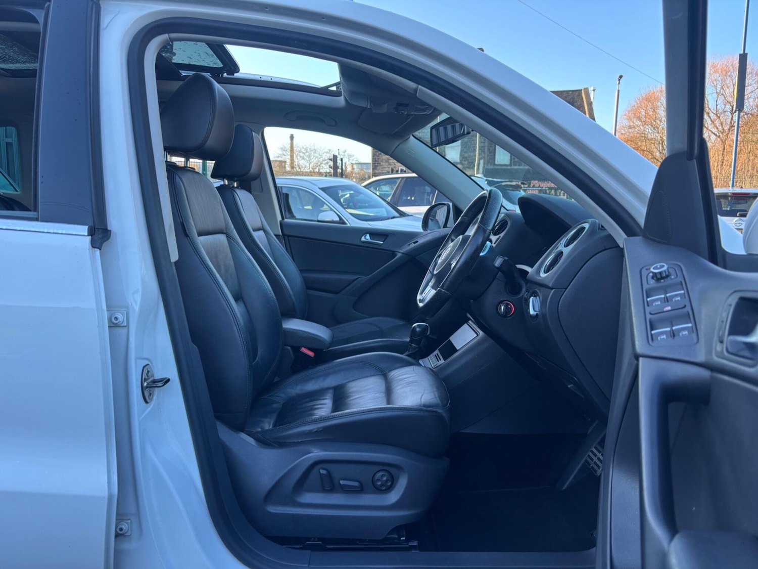 Used Volkswagen Tiguan 2010 for sale - 77242508: Photo 48