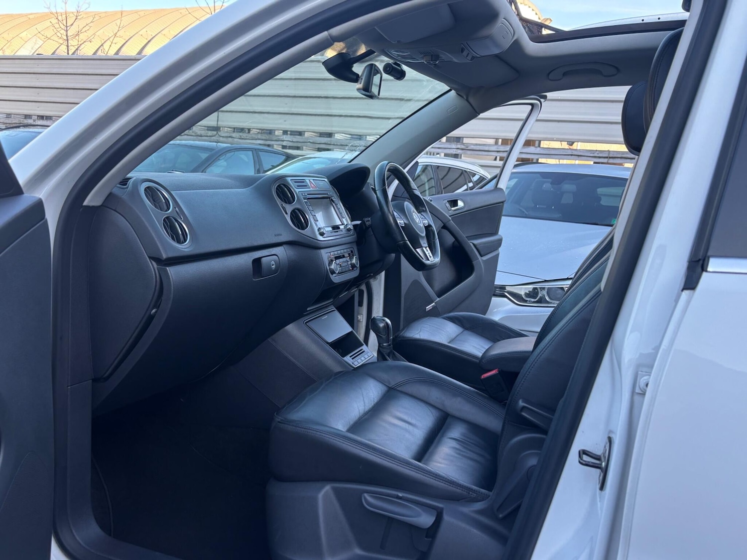 Used Volkswagen Tiguan 2010 for sale - 77242508: Photo 49