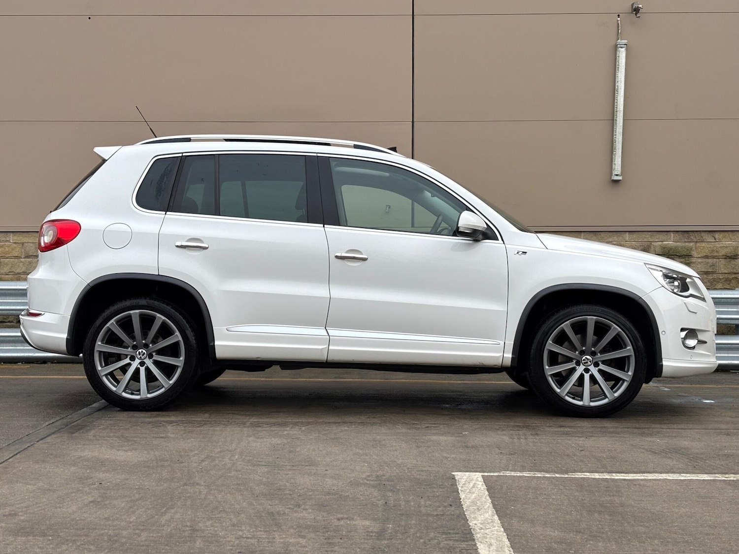 Used Volkswagen Tiguan 2010 for sale - 77242508: Photo 5