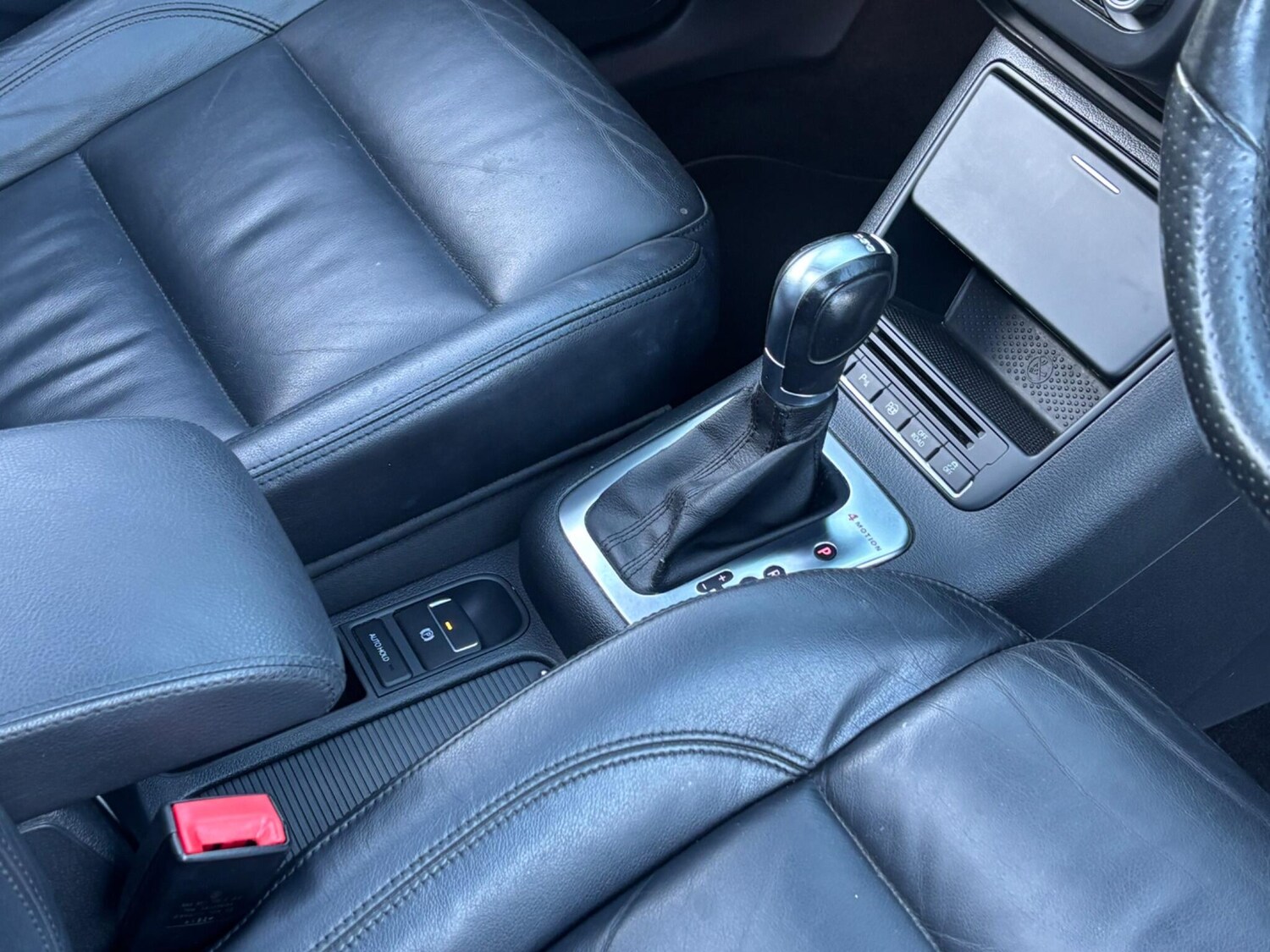 Used Volkswagen Tiguan 2010 for sale - 77242508: Photo 54