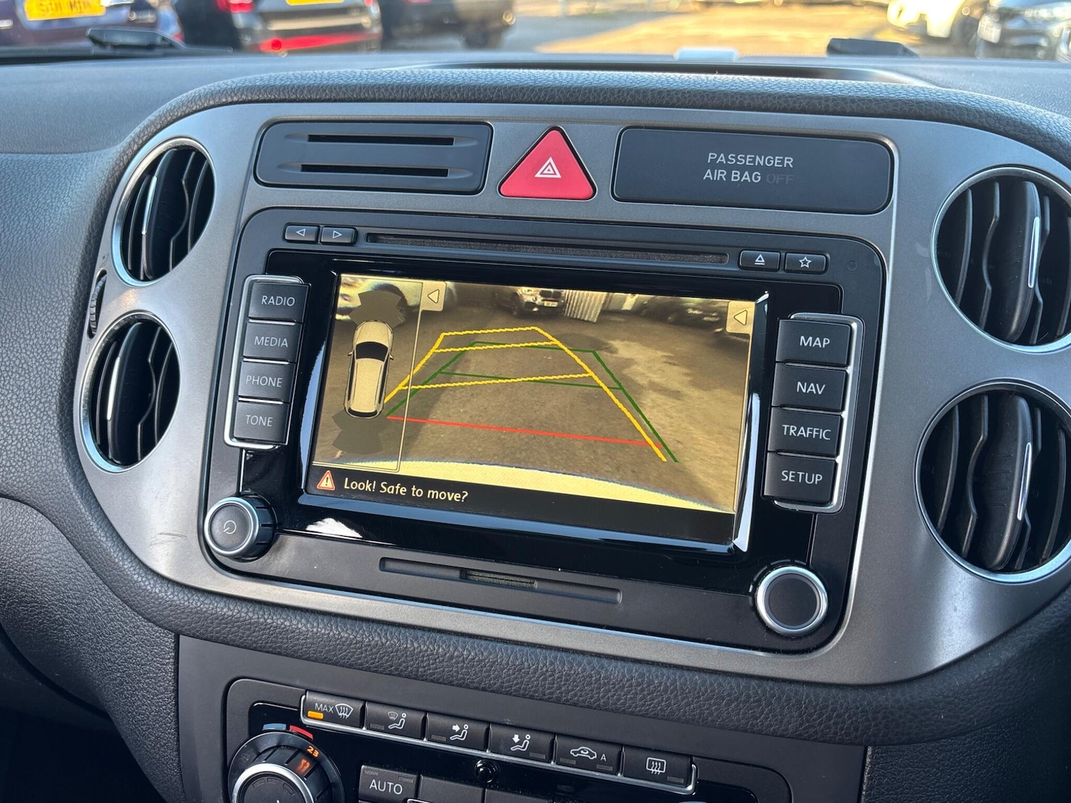 Used Volkswagen Tiguan 2010 for sale - 77242508: Photo 62