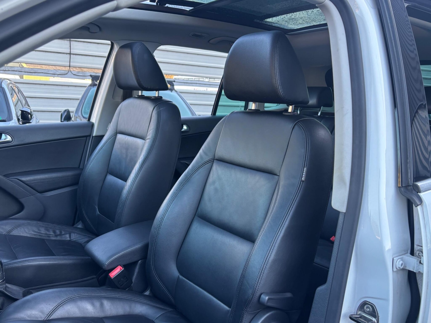 Used Volkswagen Tiguan 2010 for sale - 77242508: Photo 67