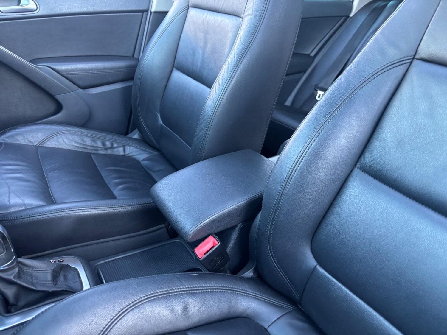 Used Volkswagen Tiguan 2010 for sale - 77242508: Photo 69