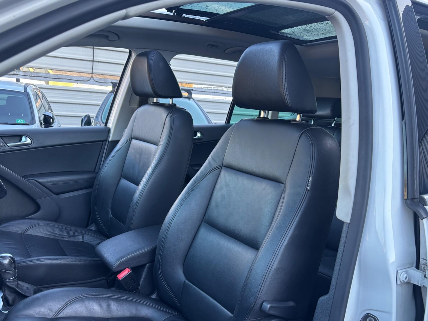 Used Volkswagen Tiguan 2010 for sale - 77242508: Photo 70