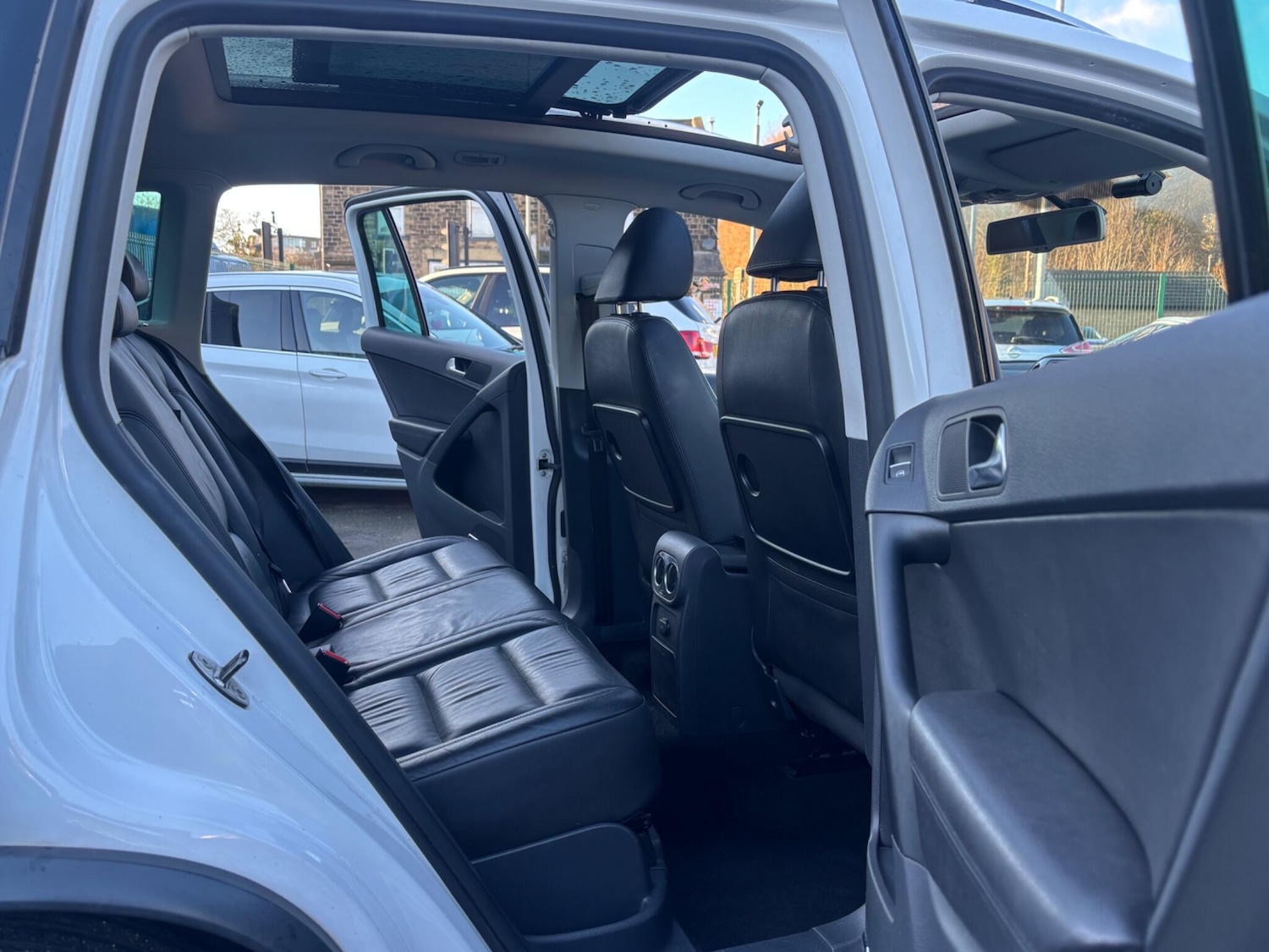 Used Volkswagen Tiguan 2010 for sale - 77242508: Photo 71