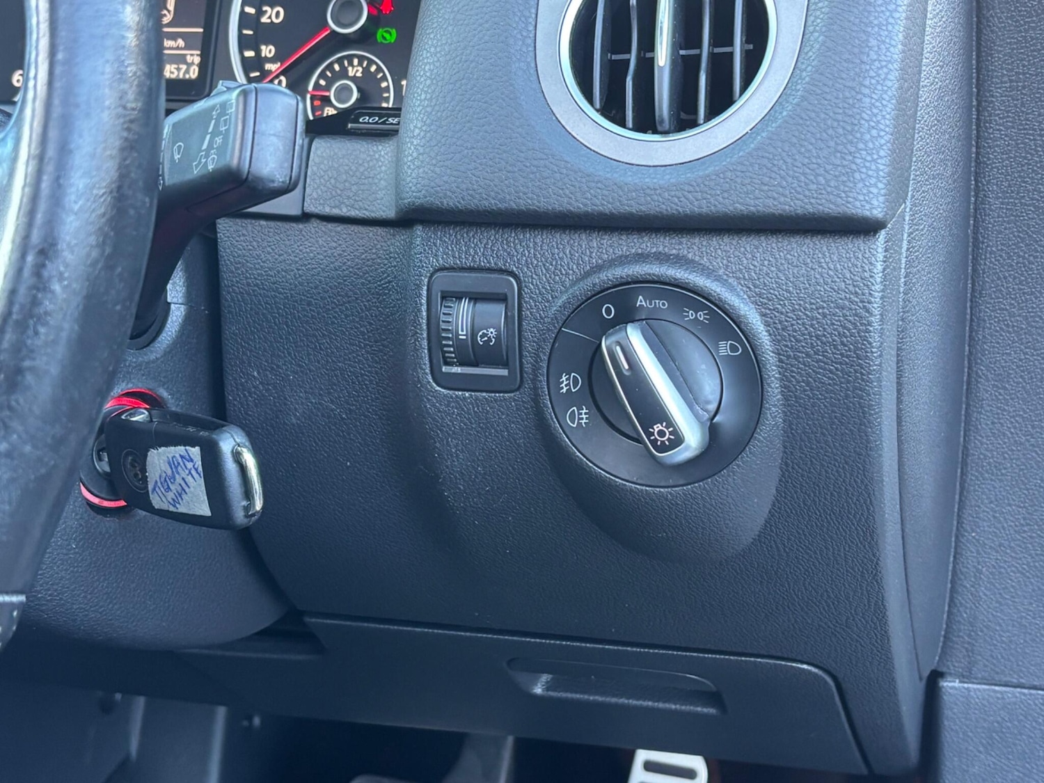 Used Volkswagen Tiguan 2010 for sale - 77242508: Photo 74