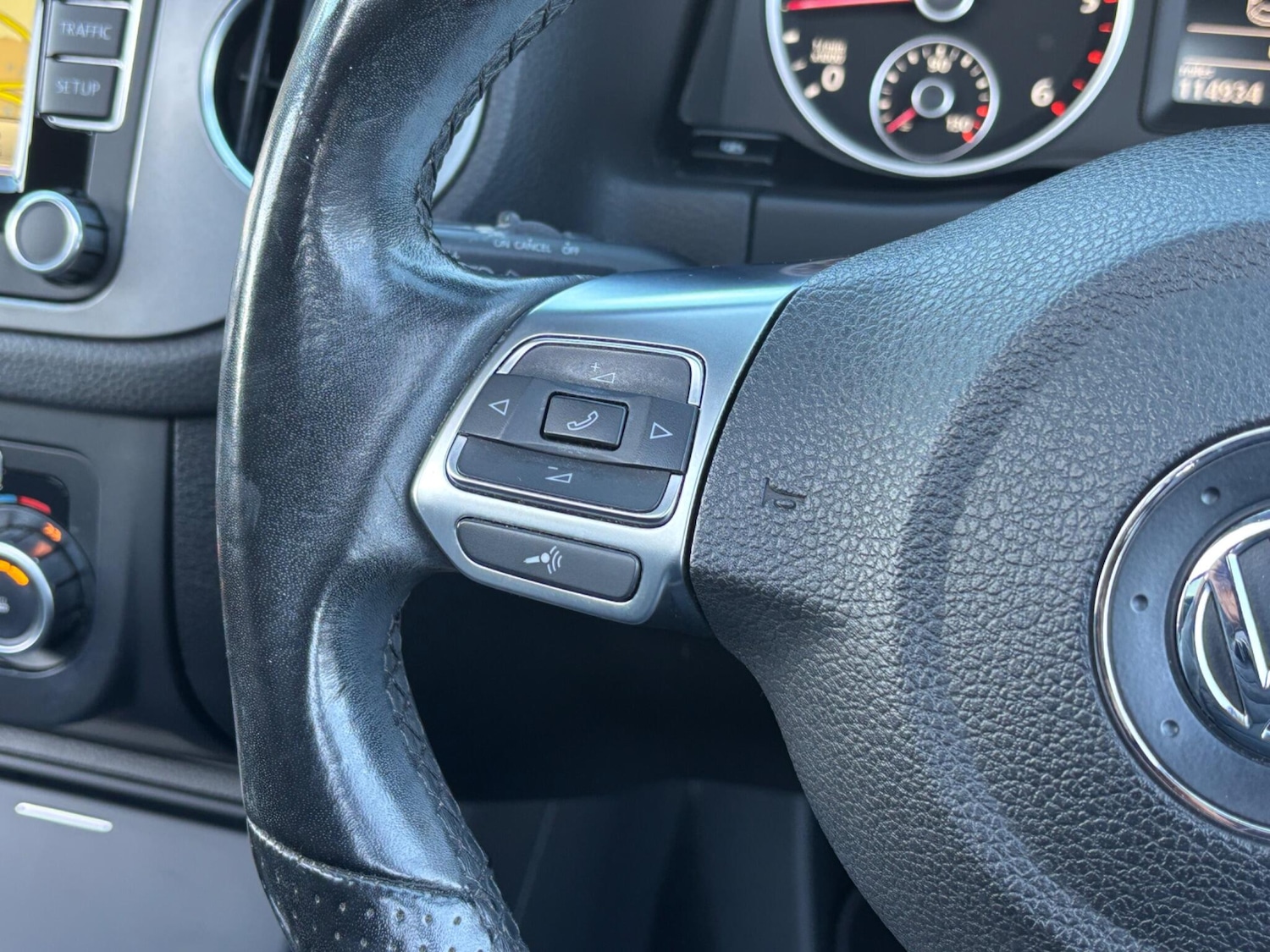 Used Volkswagen Tiguan 2010 for sale - 77242508: Photo 76