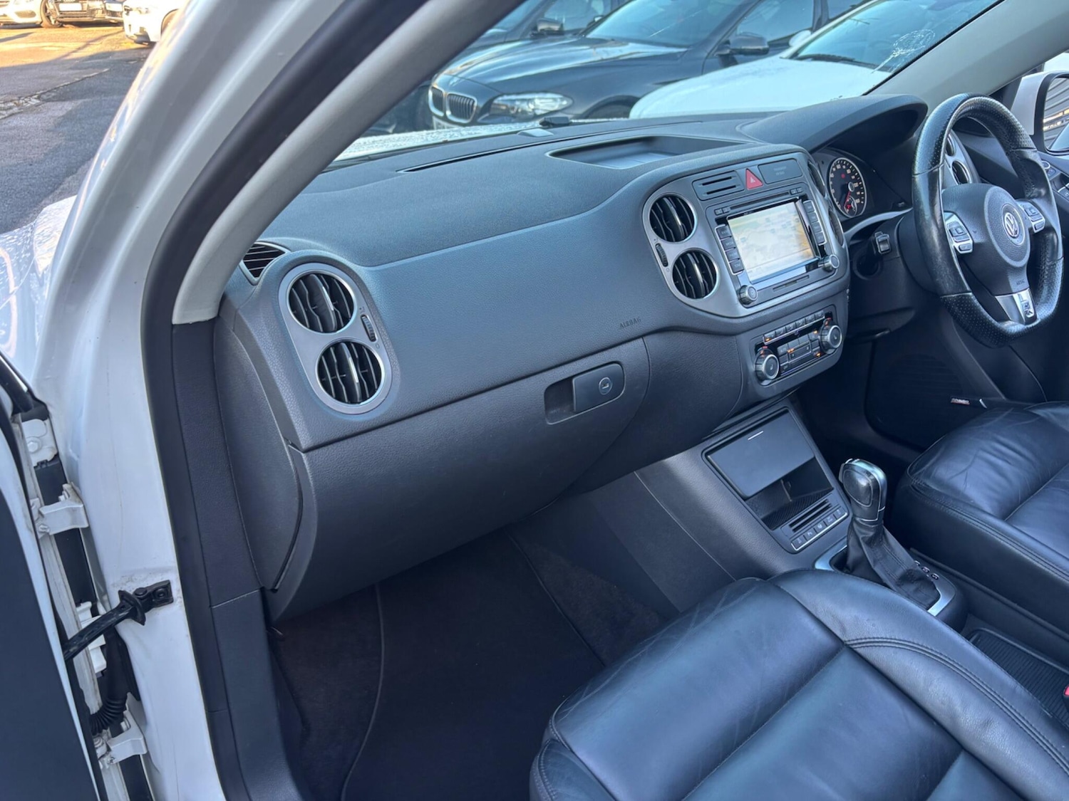 Used Volkswagen Tiguan 2010 for sale - 77242508: Photo 78