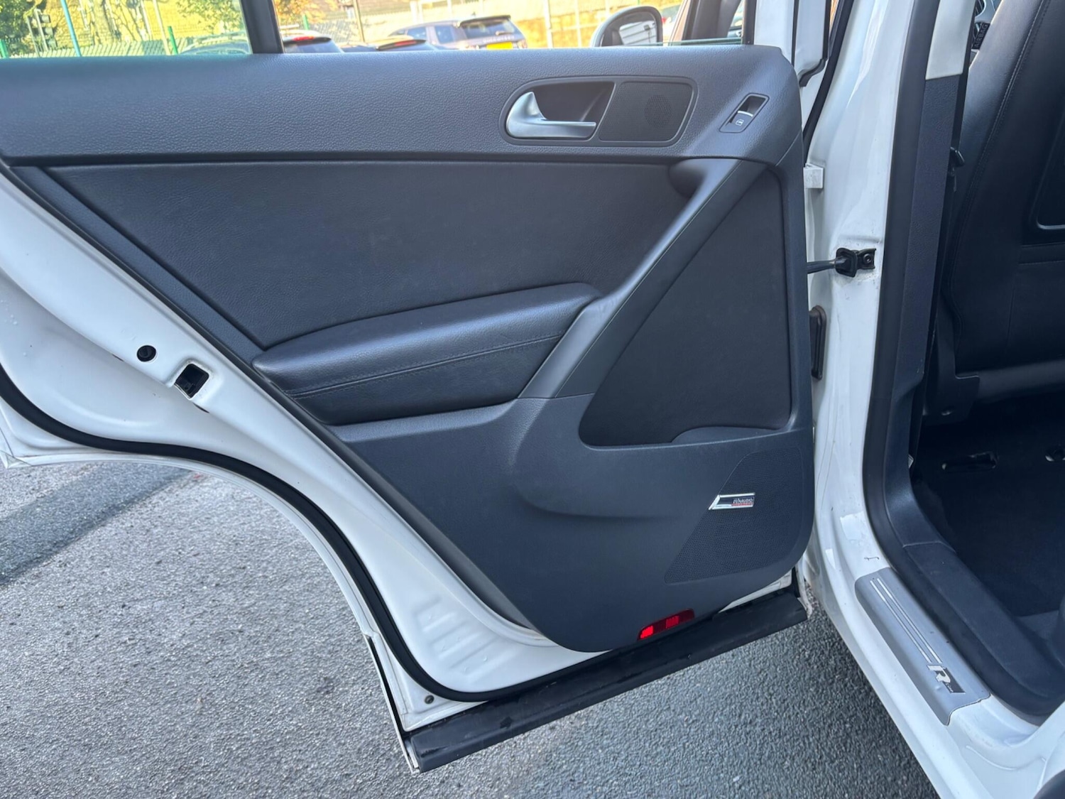 Used Volkswagen Tiguan 2010 for sale - 77242508: Photo 79