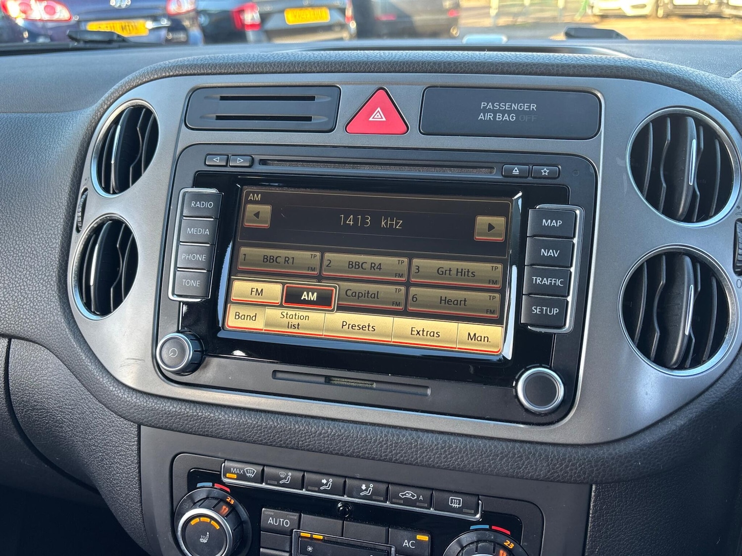 Used Volkswagen Tiguan 2010 for sale - 77242508: Photo 85