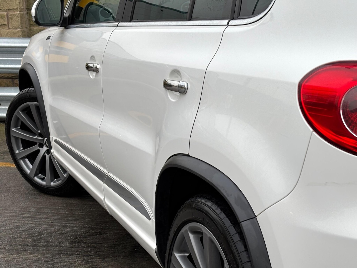 Used Volkswagen Tiguan 2010 for sale - 77242508: Photo 9