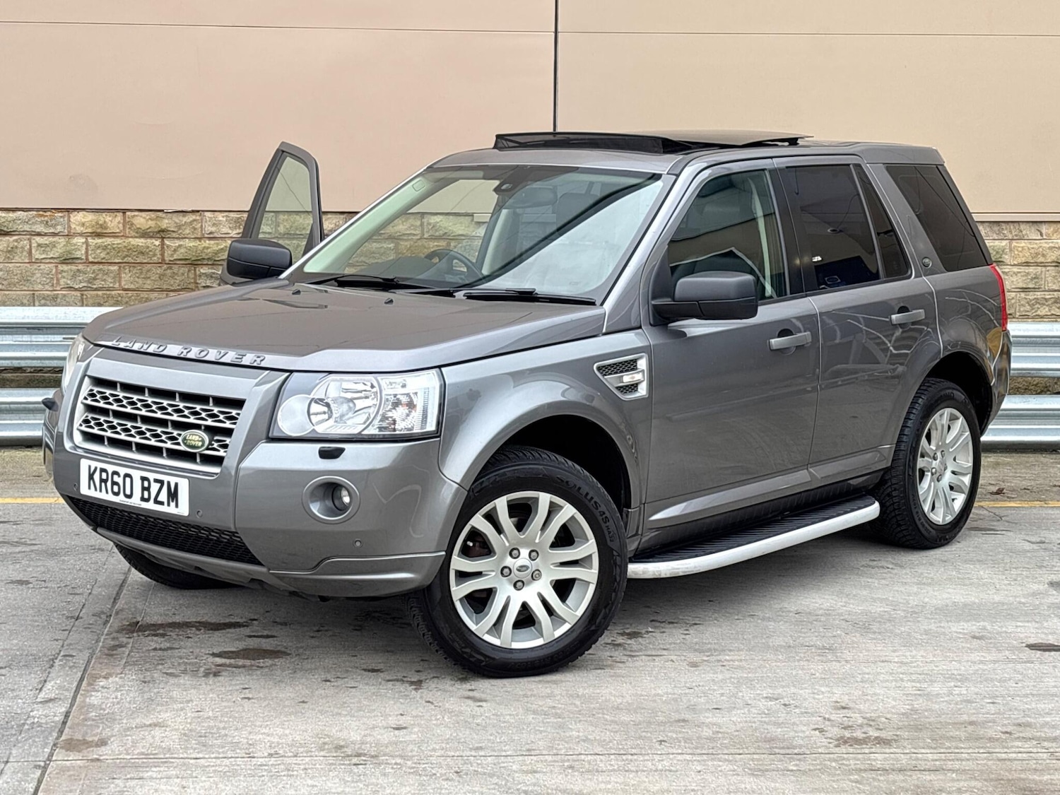 Used Land Rover Freelander 2010 for sale - 77074765: Photo 2