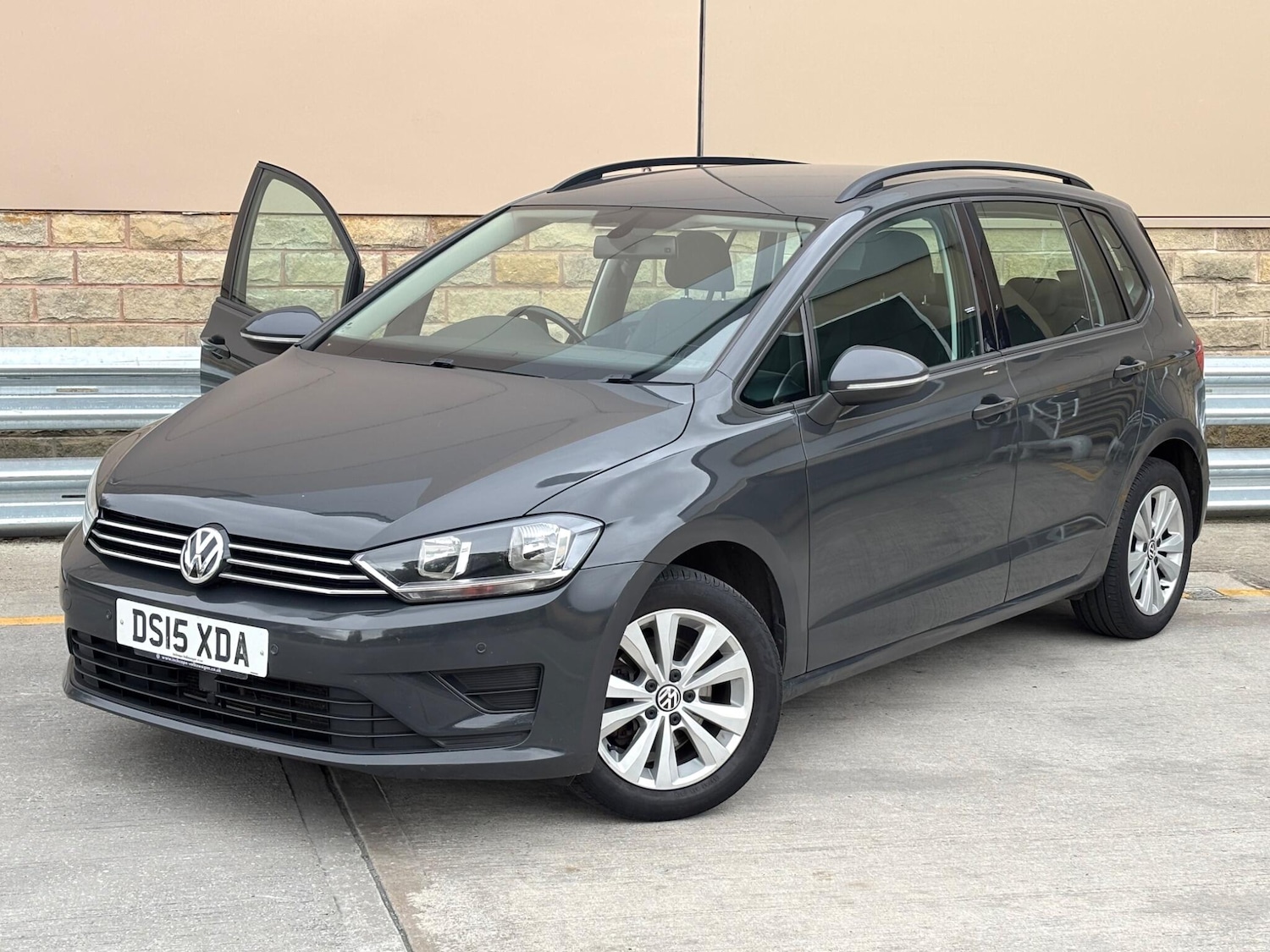 Used Volkswagen Golf SV 2015 for sale - 76585070: Photo 2