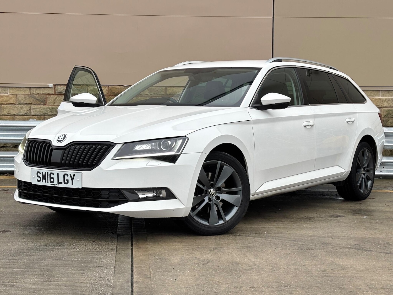 Used Skoda Superb 2016 for sale - 76935926: Photo 25